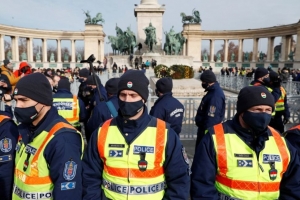 Ουγγαρία: Εκατοντάδες διαδηλωτές κατά του lockdown βγήκαν στους δρόμους της πρωτεύουσας