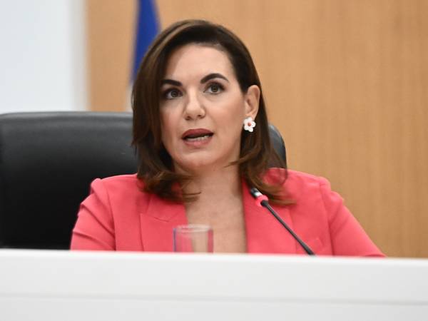 Κεφαλογιάννη: Στα 20 ευρώ το τέλος κρουαζιέρας για Μύκονο και Σαντορίνη