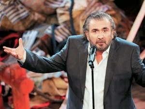 Λάκης Λαζόπουλος: Στο νοσοκομείο μετά το εμβόλιο του κορωνοϊού