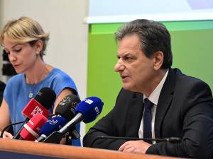 Σκυλακάκης: Έκτακτη επαναφορά τέλους στην ηλεκτροπαραγωγή με αέριο