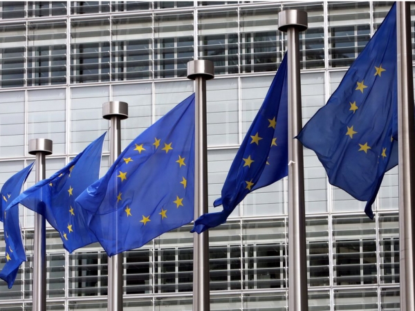 «Πράσινο φως» από την Κομισιόν για 793 εκατ. ευρώ επιδοτούμενο δάνειο στην Ελλάδα για τη στήριξη ΜμΕ εταιρειών