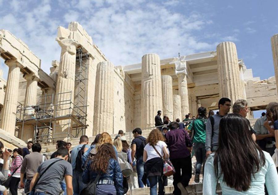 Στους 4,9 εκατ. οι συνολικοί επισκέπτες στη χώρα το τετράμηνο