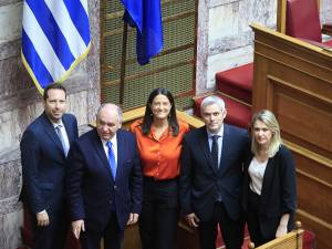 Ψηφίστηκε το νομοσχέδιο για το 13ωρο