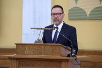 Στουρνάρας: Έτος αυξήσεων το 2024 με άμεσο ή έμμεσο τρόπο