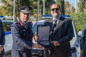 Νικόλας Πατέρας: Δωρεά 5 υβριδικών οχημάτων στην Ελληνική Αστυνομία
