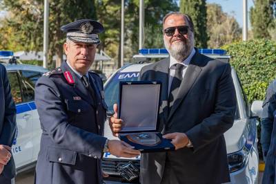 Νικόλας Πατέρας: Δωρεά 5 υβριδικών οχημάτων στην Ελληνική Αστυνομία