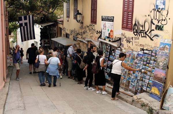 ΤτΕ: Κοντά στα 32 εκατ. τουρίστες επισκέφθηκαν την Ελλάδα το 11μηνο του 2023