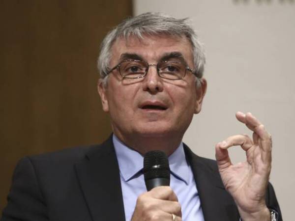 Υπ. Εργασίας: Τα μέτρα για πολίτες και επιχειρήσεις που επλήγησαν από πλημμύρες και πυρκαγιές
