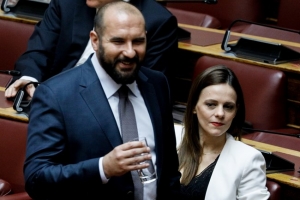Έγκυος η Έφη Αχτσιόγλου στο παιδί του Δ. Τζανακόπουλου