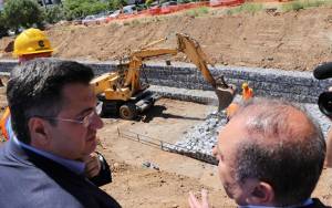 Απ. Τζιτζικώστας από ρέμα Σταγειρίτη στην Πυλαία: «Ολοκληρώνουμε αντιπλημμυρικά έργα που θωρακίζουν 19 πόλεις της Κεντρικής Μακεδονίας»