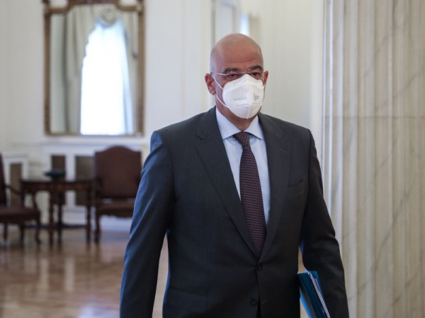Ο Δένδιας έδειξε χάρτες με τις τουρκικές προκλήσεις στην Κρήτη στους ΥΠΕΞ της Ε.Ε.