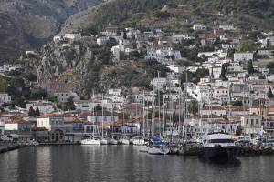 Μόνο με άδεια τα οχήματα στην Ύδρα