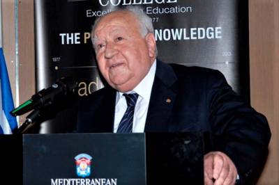 Πέθανε ο γνωστός σεισμολόγος Βασίλης Παπαζάχος