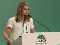 Η Μιλένα Αποστολάκη απέσυρε την υποψηφιότητά της από την κούρσα για την προεδρία του ΠΑΣΟΚ