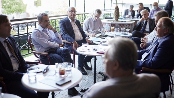 Συνάντηση Μητσοτάκη με τους δημάρχους της Δυτικής Αθήνας