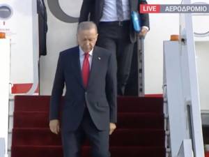 Έφτασε στην Ελλάδα ο Ταγίπ Ερντογάν - Τον υποδέχθηκε ο Γ. Γεραπετρίτης