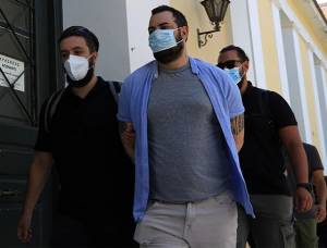 Προφυλακιστέος ο πρώην παίκτης ριάλιτι που εισέβαλε με το αυτοκίνητο στο Εφετείο