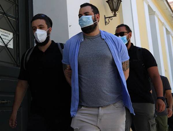 Προφυλακιστέος ο πρώην παίκτης ριάλιτι που εισέβαλε με το αυτοκίνητο στο Εφετείο