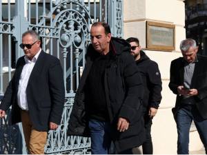 «Όχι» Χρυσοχοΐδη στην κάθοδο των αγροτών με τρακτέρ στην Αθήνα – «Ναι» με ΙΧ και λεωφορεία