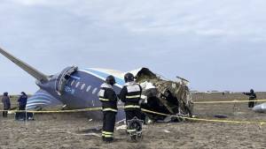 Azerbaijan Airlines: Το αεροσκάφος δέχθηκε εξωτερική φυσική και τεχνική επέμβαση