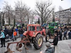 Αποχώρηση αγροτών από το μπλόκο της Νίκαιας και νέα κινητοποίηση στη Λάρισα