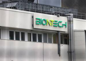 BioNTech: Πάνω από τις εκτιμήσεις έσοδα και κέρδη