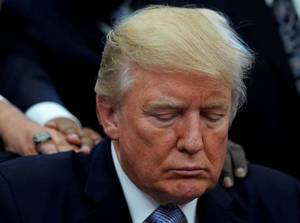 Ο Τραμπ κόβει τη συνδρομή στις εφημερίδες New York Times και Washington Post