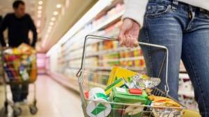 ΕΛΣΤΑΤ: Στα €17.037,48 η μέση ετήσια δαπάνη των νοικοκυριών για αγορές