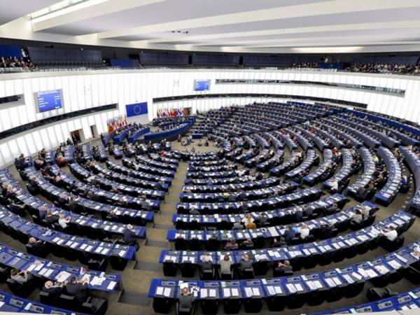 Πλειοψηφία συγκροτούν οι ευρωπαϊστές Κεντροδεξιάς, Κέντρου και Κεντροαριστεράς στο νέο Ευρωκοινοβούλιο