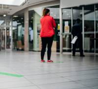 Πώς θα γίνονται από σήμερα οι συναλλαγές σε δημόσιες υπηρεσίες και τράπεζες