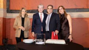 ΕΑΕΕ: Έκοψε την πρωτοχρονιάτική πίτα στο παλαιό ιστορικό κτήριο του Χ.Α.