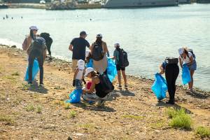 PCT: Ενώνει τις δυνάμεις της με την We4all για τον καθαρισμό του παραλιακού μετώπου της Αττικής