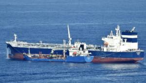 Ασφαλιστικός εκπρόσωπος της Empire Navigation Inc επισκέφτηκε το πλήρωμα του δεξαμενόπλοιου St. Nikolas