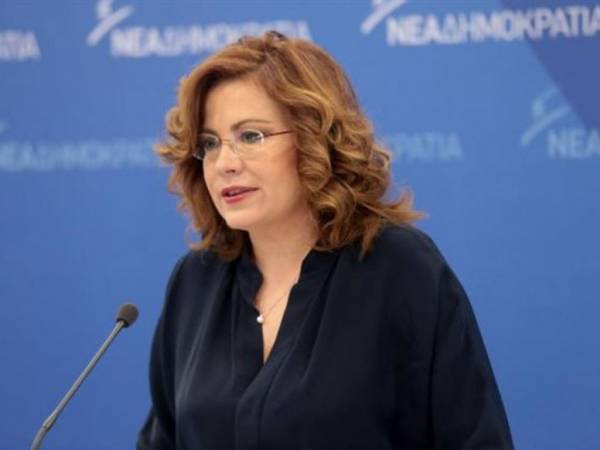 Η Μαρία Σπυράκη πλήρωσε 21.240 ευρώ στο Ευρωπαϊκό Κοινοβούλιο και έστειλε εξώδικο στον συνεργάτη της