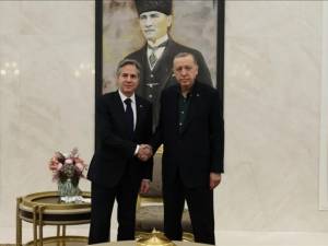 Συνάντηση Μπλίνκεν - Ερντογάν στο αεροδρόμιο της Άγκυρας πριν την αυριανή συνάντηση με τον Νίκο Δένδια