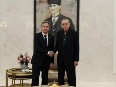 Συνάντηση Μπλίνκεν - Ερντογάν στο αεροδρόμιο της Άγκυρας πριν την αυριανή συνάντηση με τον Νίκο Δένδια