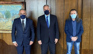 Δέσμευση του Υπουργού Εσωτερικών στο Ε.Ε.Α. για παράταση του χρόνου μισθώσεων δημόσιων και δημοτικών κοινόχρηστων χώρων, οι οποίες λήγουν