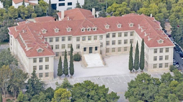 Κλείνει το Κολλέγιο Αθηνών μετά από επιβεβαιωμένο κρούσμα σε γονέα - Κρούσμα και σε μαθητή του 4ου ΓΕΛ Γαλατσίου