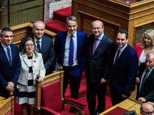Προϋπολογισμός 2025: Τα μέτρα για τις τράπεζες και οι παρεμβάσεις για χαμηλοσυνταξιούχους και ένστολους