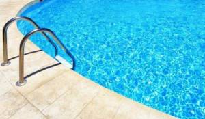 Γαλλία: Εντοπίστηκαν 20.000 αδήλωτες πισίνες με τη βοήθεια της Google