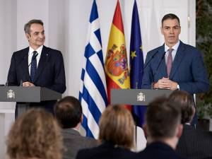 Σάντσεθ: Η Ελλάδα πέρασε την κρίση του ευρώ και προεδρεύει στο Eurogroup