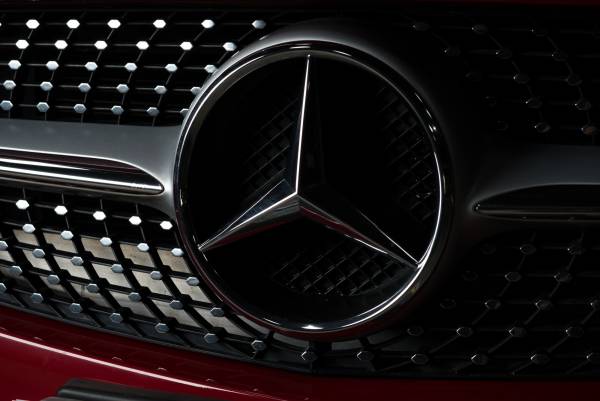 Mercedes-Benz: Αναστέλλει τις εξαγωγές στη Ρωσία