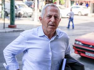 Ανεξαρτητοποιήθηκε και ο Ευάγγελος Αποστολάκης - Με 27 πλέον βουλευτές ο ΣΥΡΙΖΑ