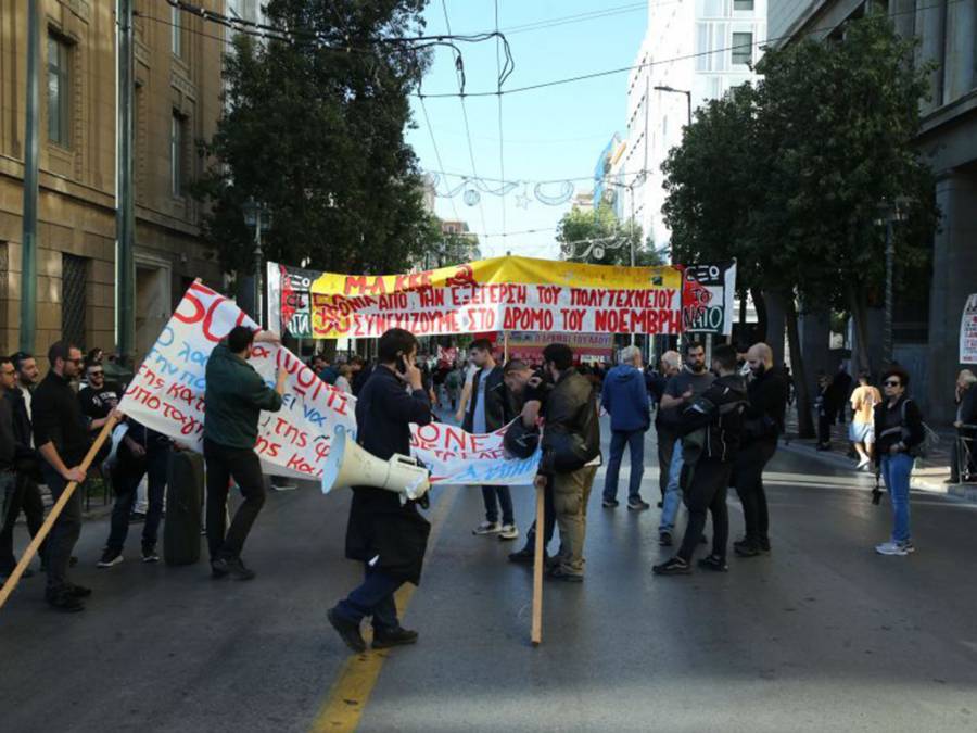 Σε εξέλιξη η πορεία για την 50ή Επέτειο της Εξέγερσης του Πολυτεχνείου